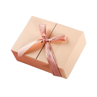 Cartellino di invito di lusso per il matrimonio con scatola regalo in cartone di fascia alta con doppia porta aperta